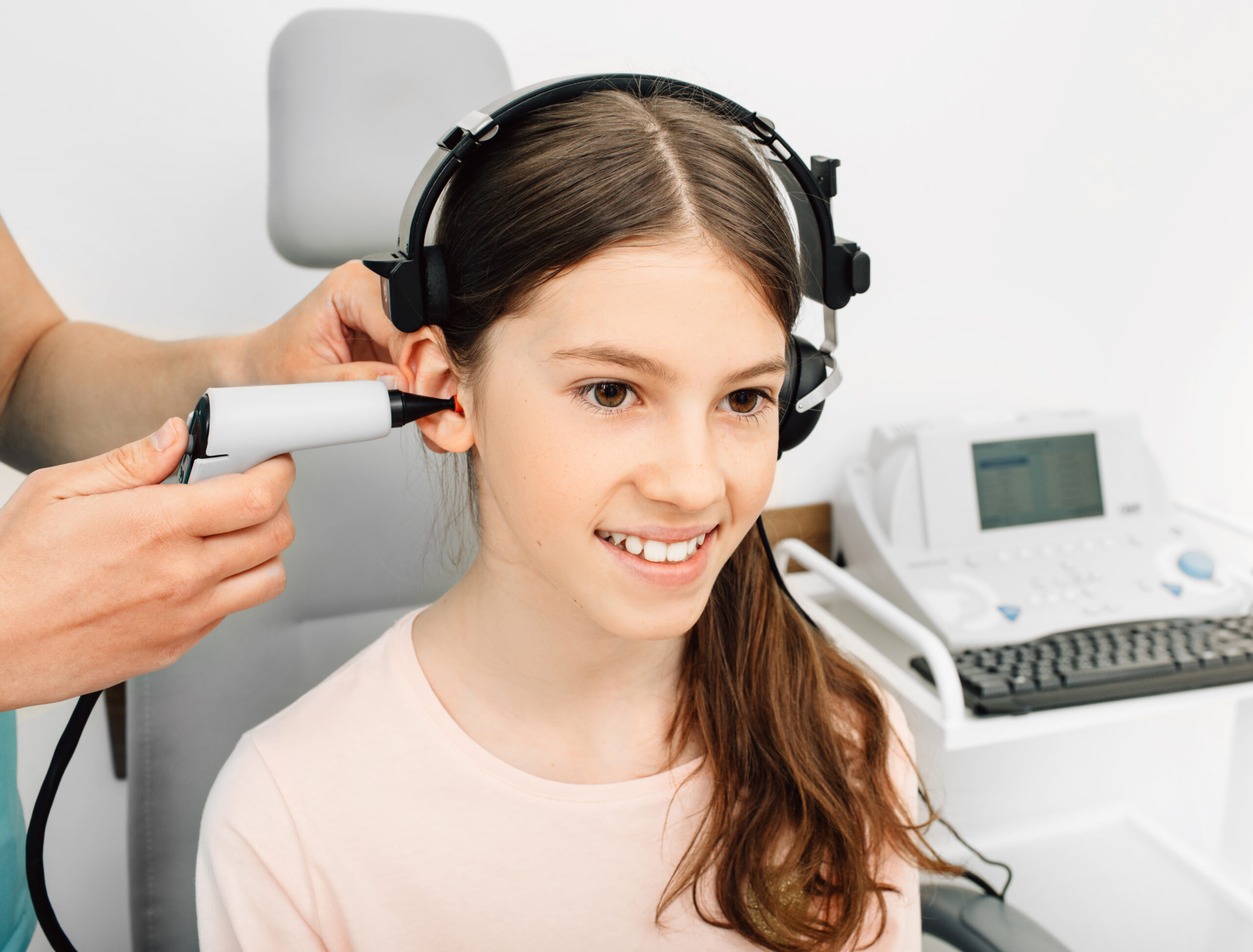 Audiologist,Is,Doing,A,Hearing,Exam,On,A,Girl.,Impedance